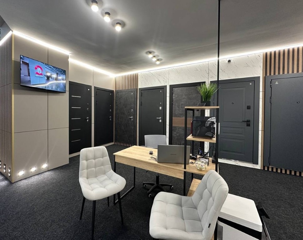 photo_5316779439679468610_y (Medium).jpg